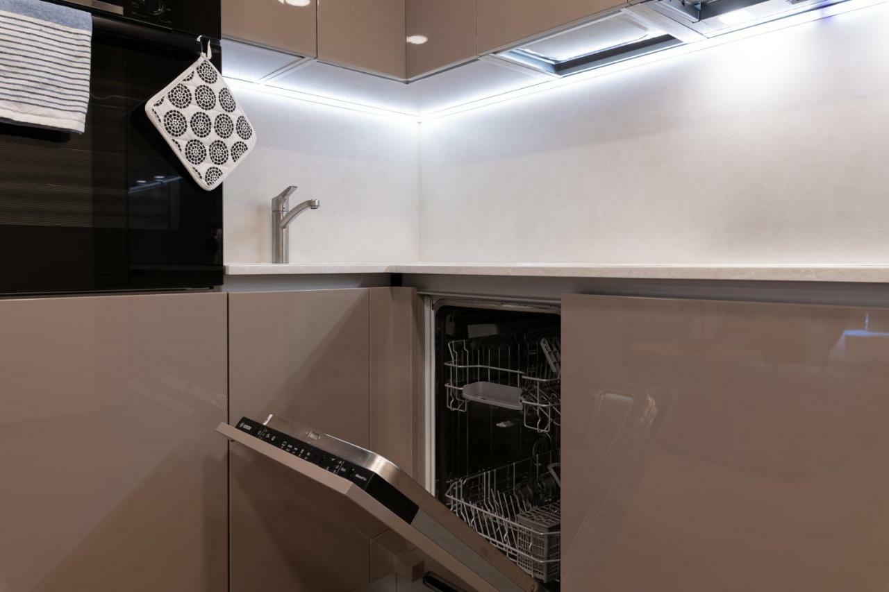 Central Lootsi Penthouse Tallinn Bagian luar foto