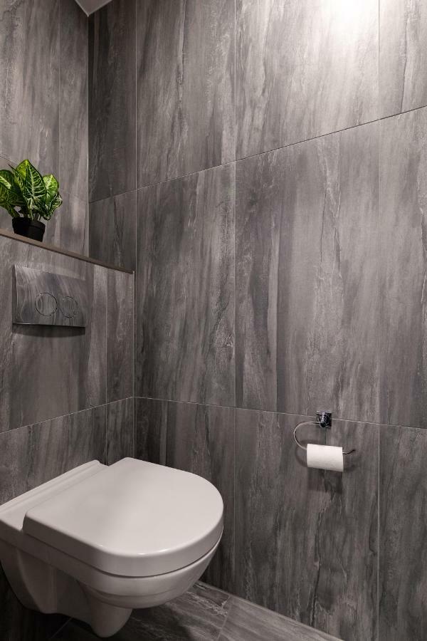 Central Lootsi Penthouse Tallinn Bagian luar foto